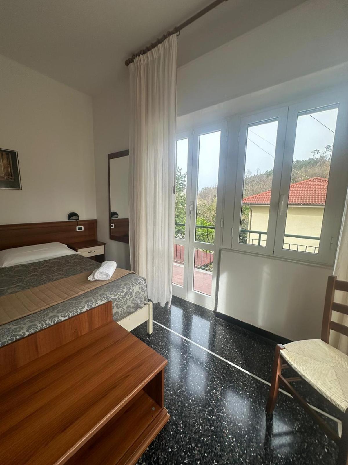 Hotel La Pineta Cogoleto Extérieur photo
