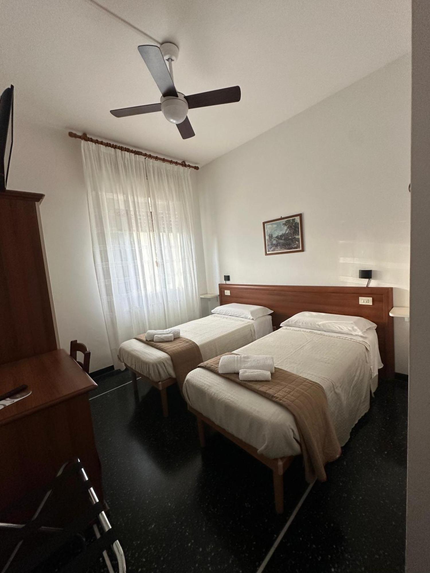 Hotel La Pineta Cogoleto Extérieur photo