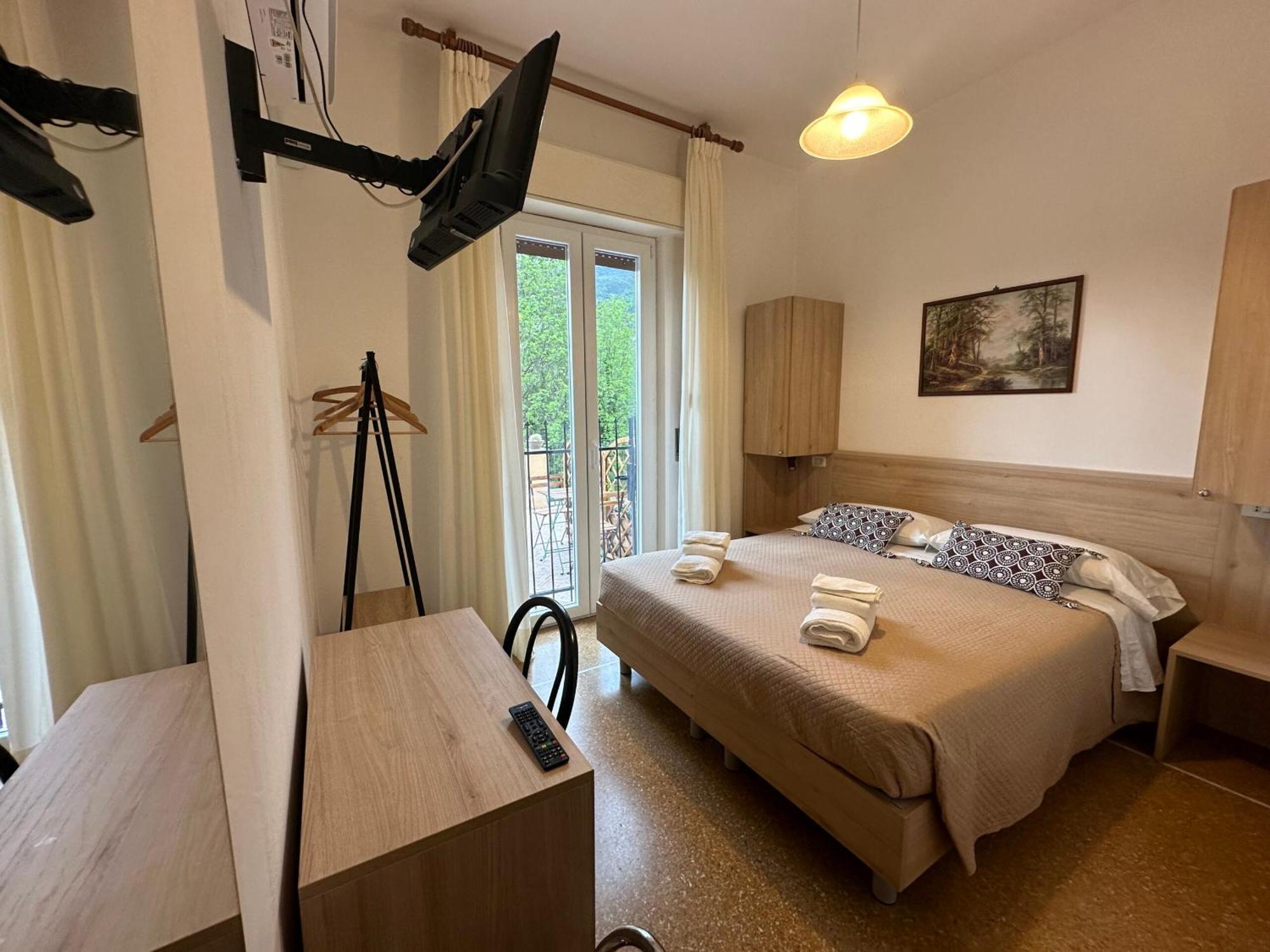 Hotel La Pineta Cogoleto Extérieur photo